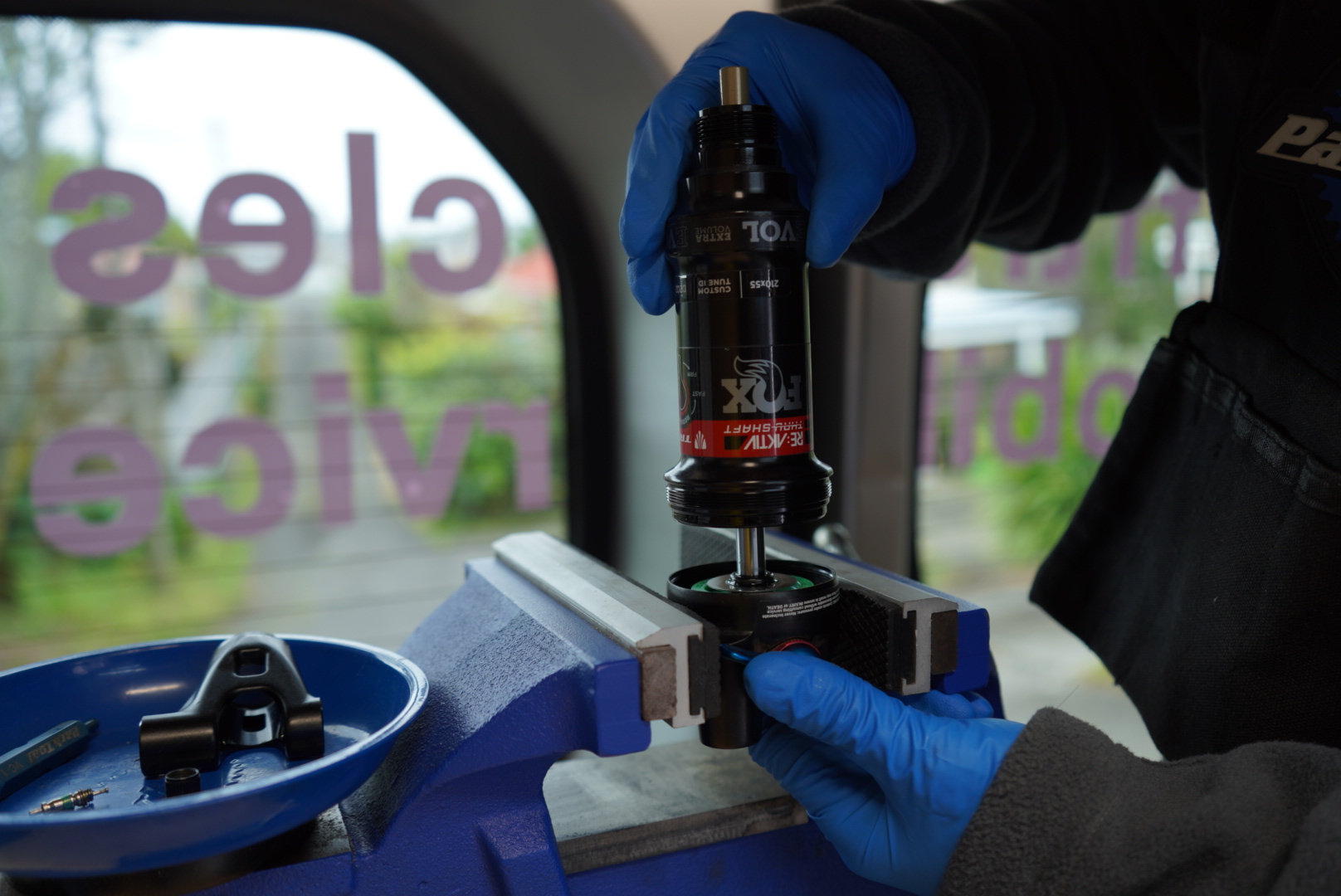 Fox suspension shock service – mobile bicycle mechanic Auckland